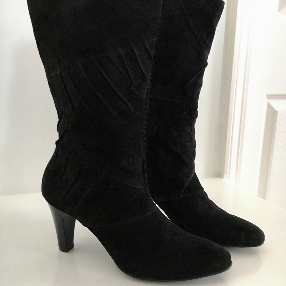 White Mountain Black Suede Boots - size 7.5